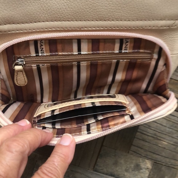 Tignanello NWOT Leather Crossbody Bag - Picture 11 of 12